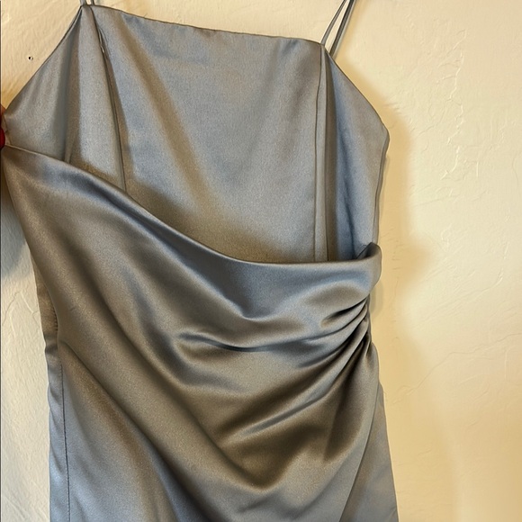 Elegant Gray Evening Dress - Picture 2 of 3
